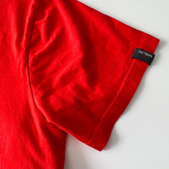 Arc’teryx Red Graphic Geometric Print T-Shirt Men’s Size Large - Picture 6 of 7